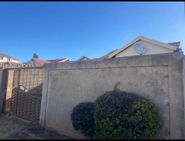 2 BEDROOM HOUSE FOR SALE IN FLEURHOF